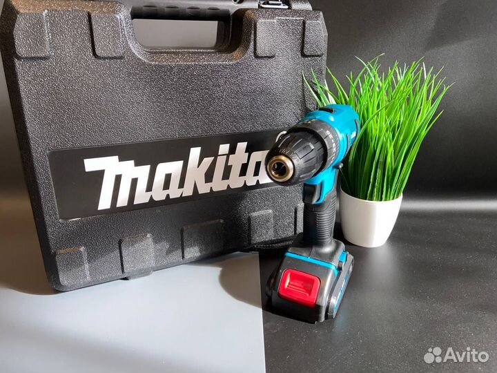 Ударный шуруповерт Makita с инструментами Новый