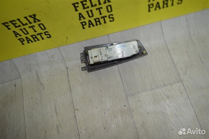 Блок управления стеклоподъемниками Toyota Corolla