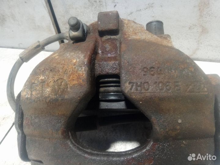 Суппорт тормозной передний правый Volkswagen T5