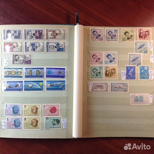 Марки на тему Космос в альбоме А4