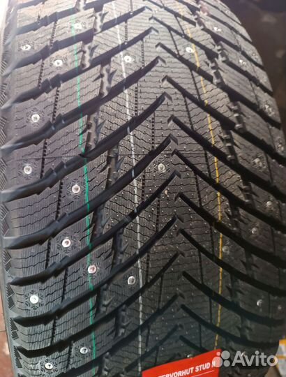 iLink Wintervorhut Stud II 215/50 R17