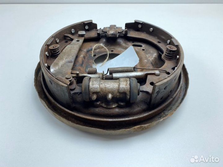 Тормозной механизм задний левый Toyota Estima