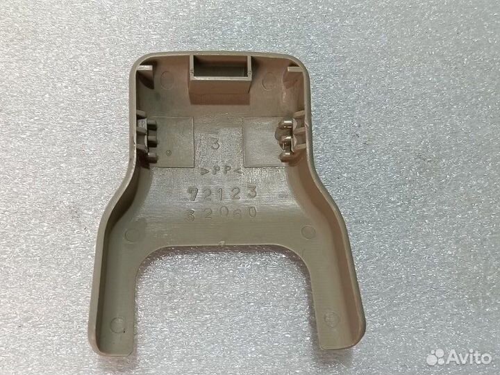 Заглушка полозьев сиденья передняя Toyota Vista