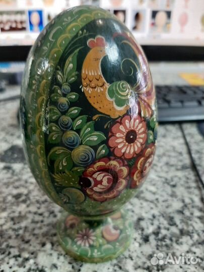 Яйцо деревянное на подставке