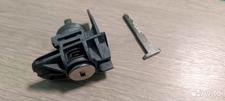 Личинка замка двери Форд