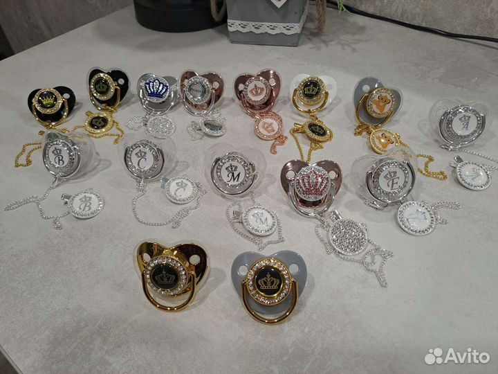 Соска пустышка с короной и стразами