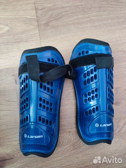 Футбольные щитки Larsen