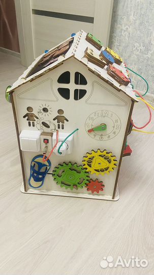 Бизиборд домик