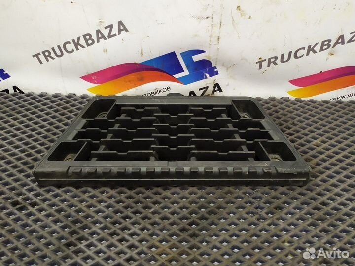 Подножка Renault T