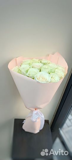 15 белых роз