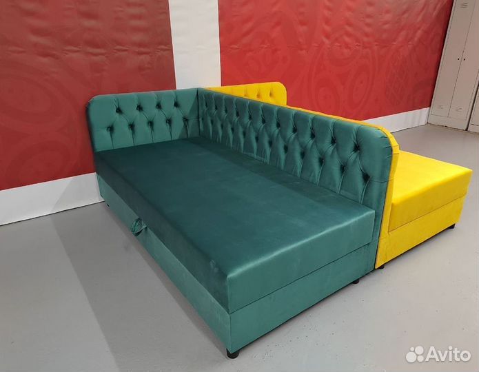 Кровать угловая