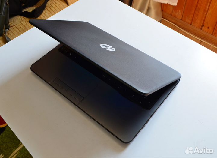 Надёжный ноутбук HP 15-r098sr в хорошем состоянии