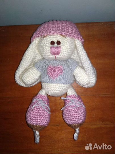 Зайка на коньках