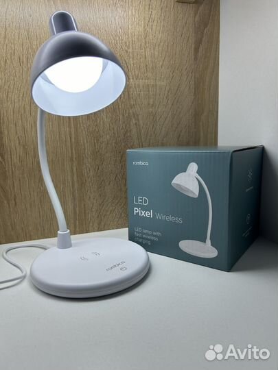 Лампа с беспроводной зарядкой Rombica Pixel