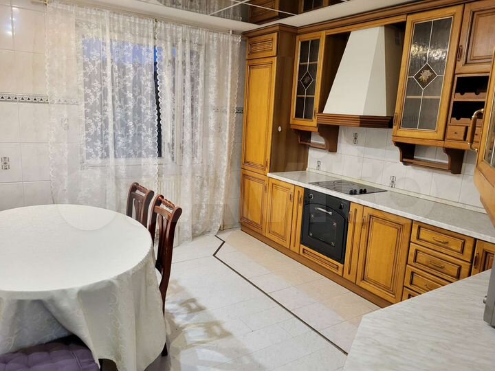 3-к. квартира, 107 м², 3/9 эт.