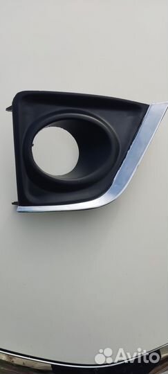 Вставка на передний бампер