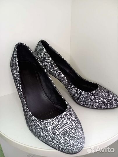 Туфли женские на высоком кублуке 38-39