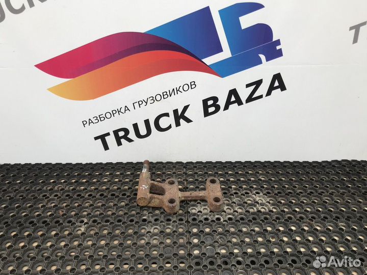 Кронштейн крепления амортизатора правый