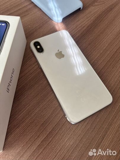 Телефон iPhone X (64)