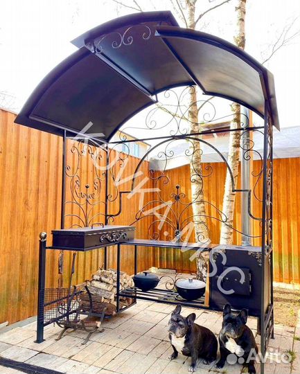 Мангал с крышей