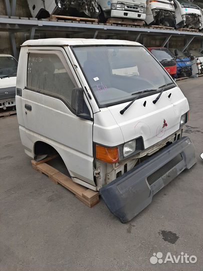 Кабина на mitsubishi delica P02T 4G92