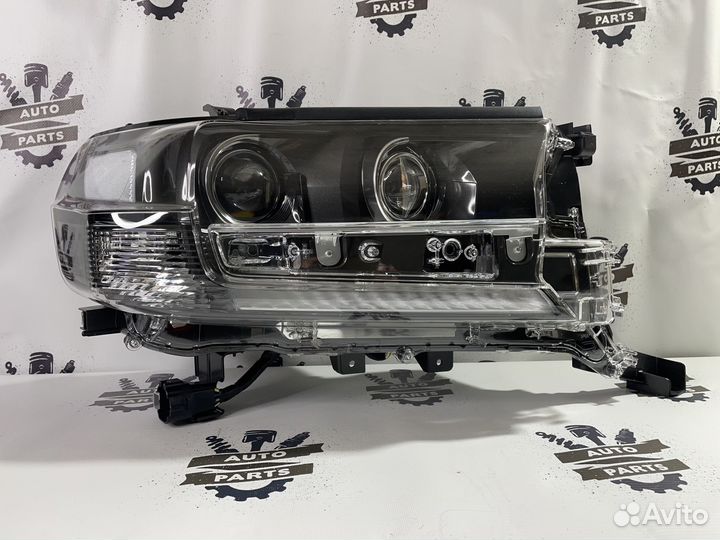 Фара правая Toyota Land Cruiser 200