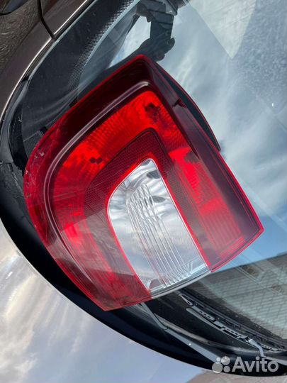 Фонарь задний правый skoda rapid