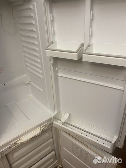 Холодильник бу аристон