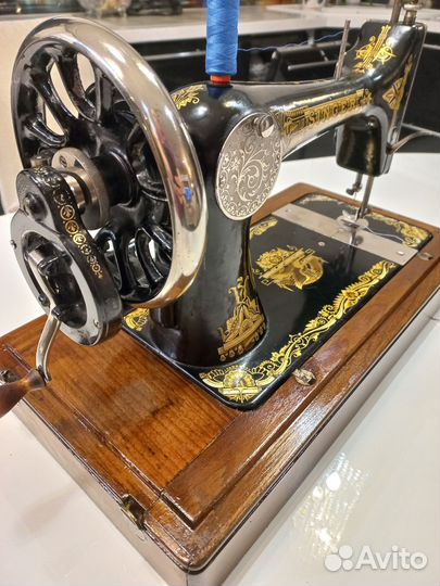 Швейная машинка Зингер