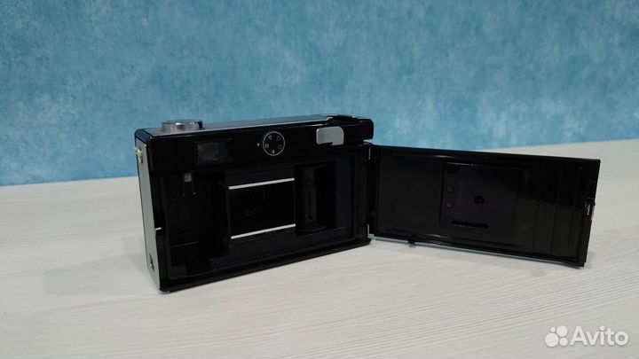 Пленочный фотоаппарат Вилия и вспышка Чайка