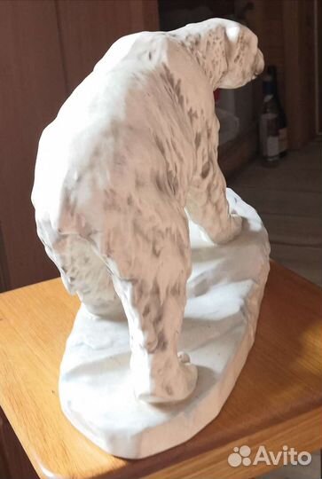 Фарфоровая статуэтка 