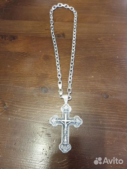 Серебряная цепь с крестом
