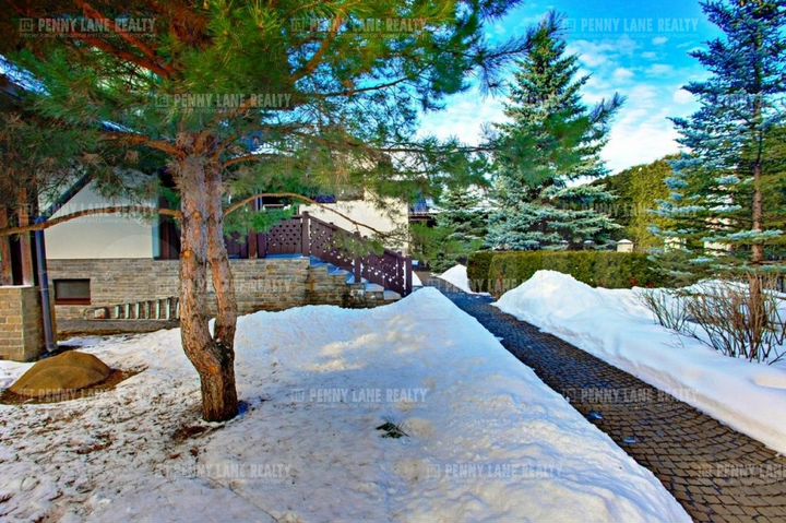 Дом 800 м² на участке 100 сот.