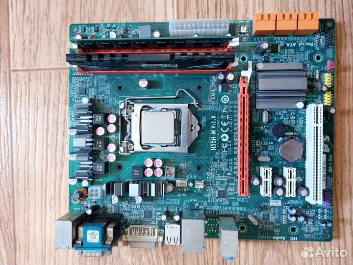 Материнская плата с процессором и памятью