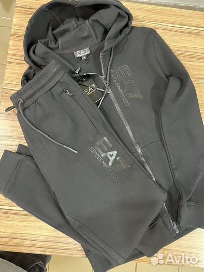 Спортивный костюм мужской EA7