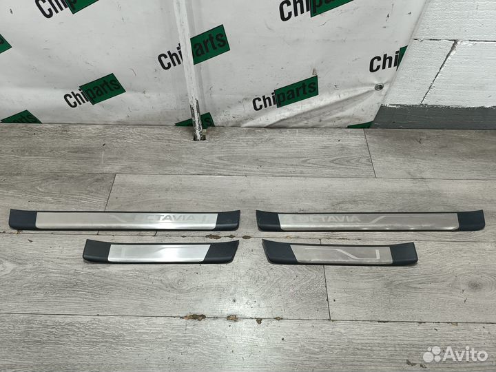 Накладки на пориги для Skoda Octavia A7 (2017)