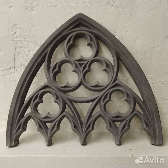 Готическое настенное украшение из гипса
