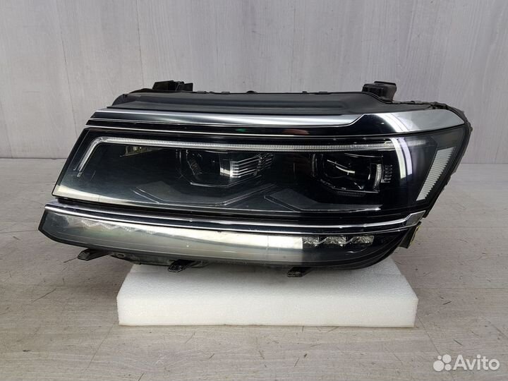 Фара левая Volkswagen Tiguan