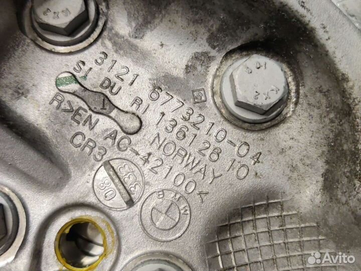 Кулак передний правый BMW E90 LCI N46