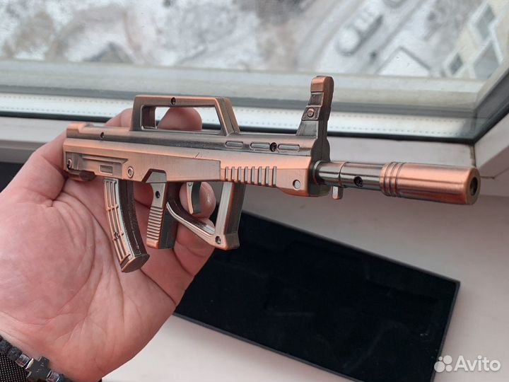 Зажигалка газовая в виде автомата