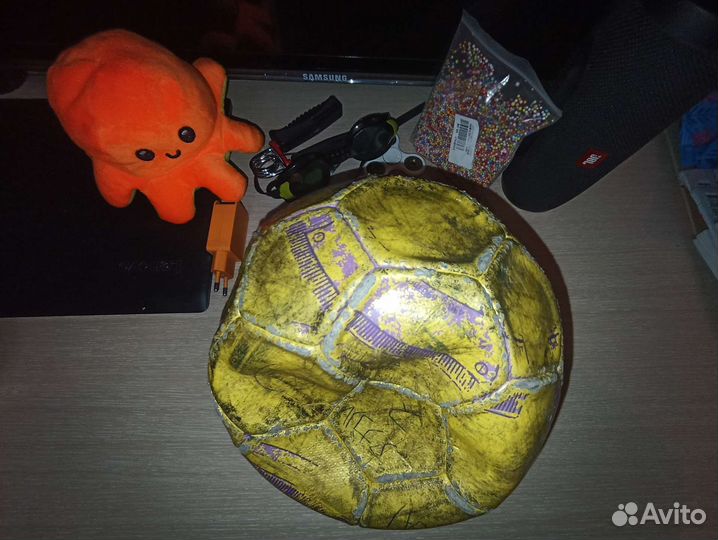 Мяч с автографами переворота кабана