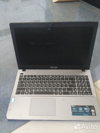 Ноутбук Asus X550L есть повреждения