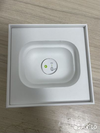 Беспроводные наушники левый