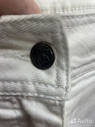 Белые широкие джинсы