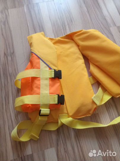 Спасательный жилет