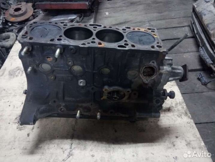 Блок цилиндров Nissan Primera 11