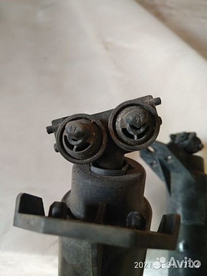 Форсунка омывателя фар VW правая левая