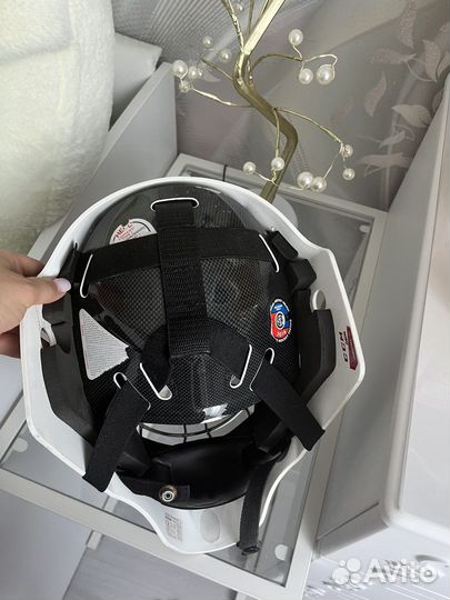 Шлем хоккейного вратаря