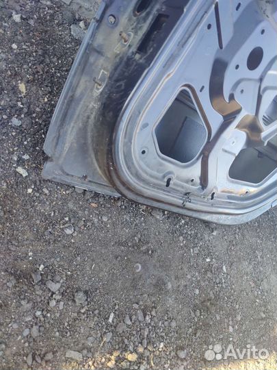 Задняя правая дверь Renault Logan