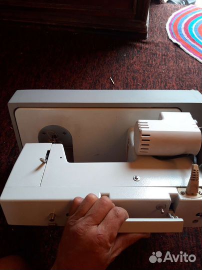 Швейная машина Чайка 143